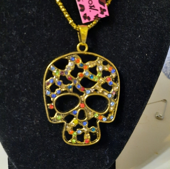 New Betsey Johnson Gold Skull Pendant Necklace with Multicolor Stones - Picture 3 of 6